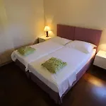 Eva *